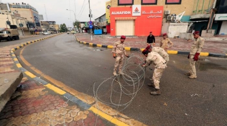 Soldiers with barbed wire in Baghdad